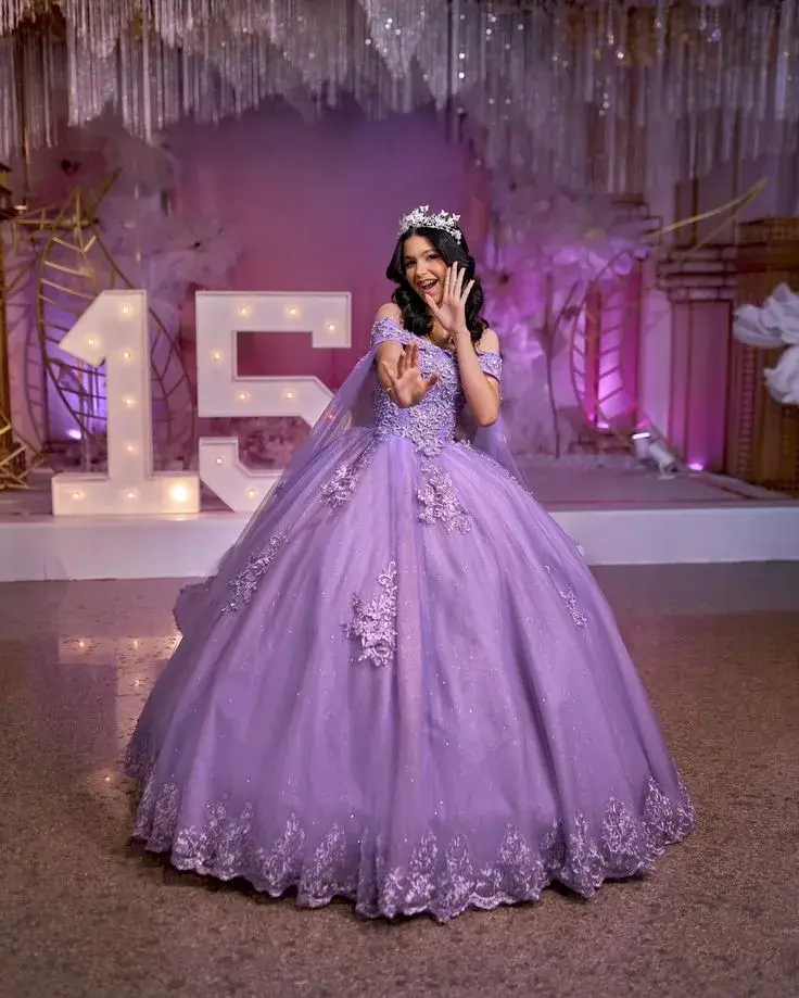Quinceañera con vestido lila